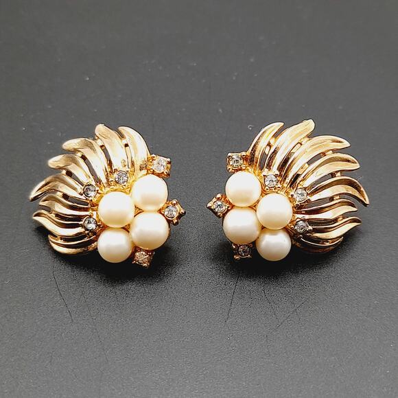 Vintage Crown Trifari Clip Earrings, Faux Pearl, Rhinestone, Mid-Century - Picture 8 of 10